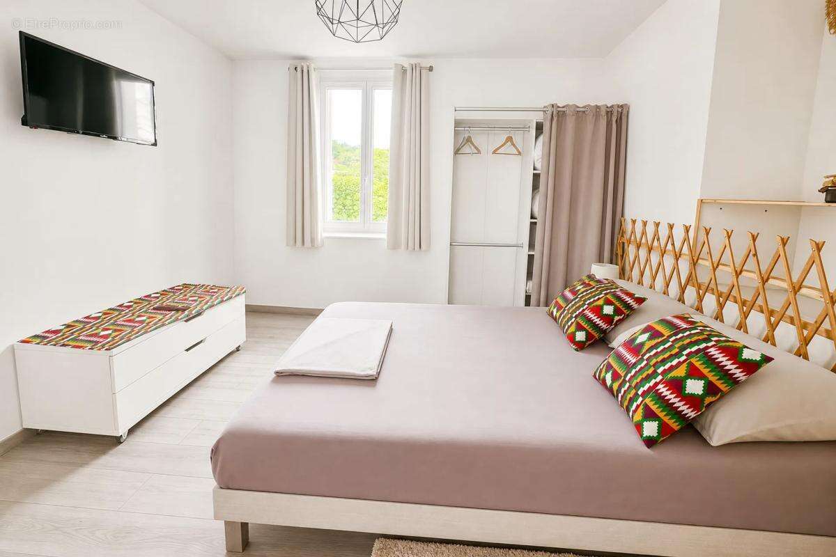 Maison de 10 pièces de 235 m² située à Brens - photo 13