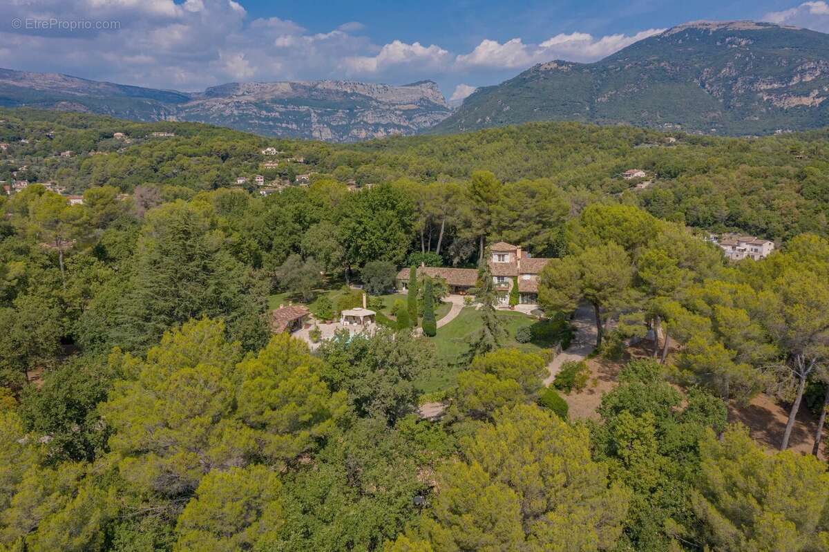 Maison à ROQUEFORT-LES-PINS