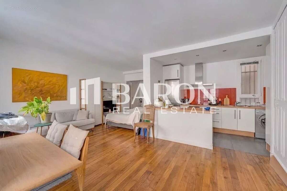 Appartement à PARIS-17E