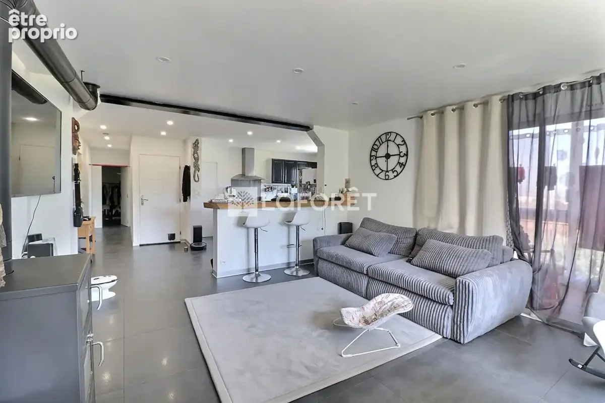 CUERS : Maison individuelle 237 m² comprenant 3 logements sur terrain de 793 m² - photo 5
