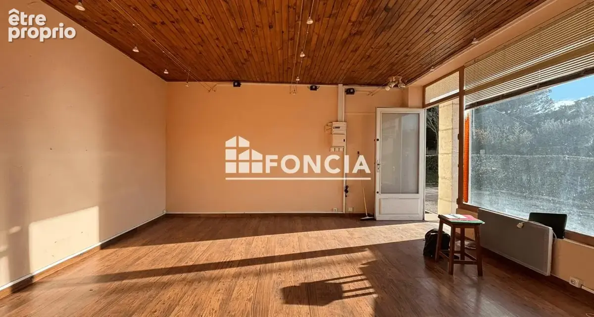 Les Angles – Local professionnel climatisé de 29 m² avec parking, proche Avignon - photo 3