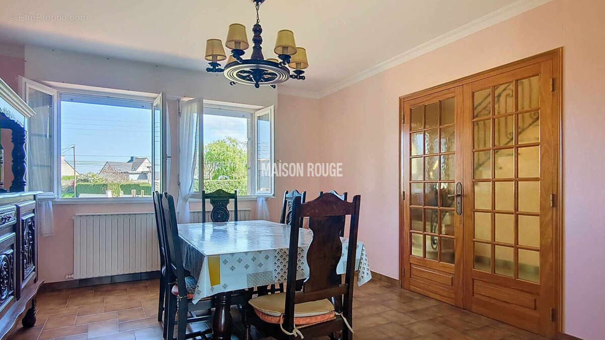 Maison à LA ROCHE-DERRIEN