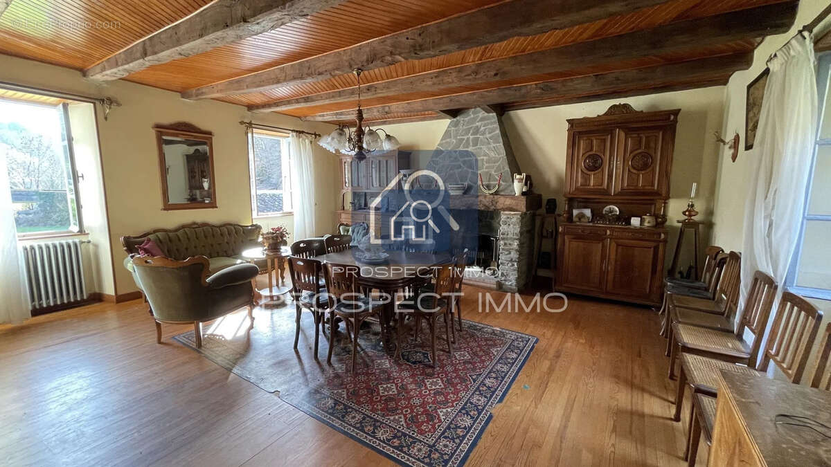Maison à COUBISOU