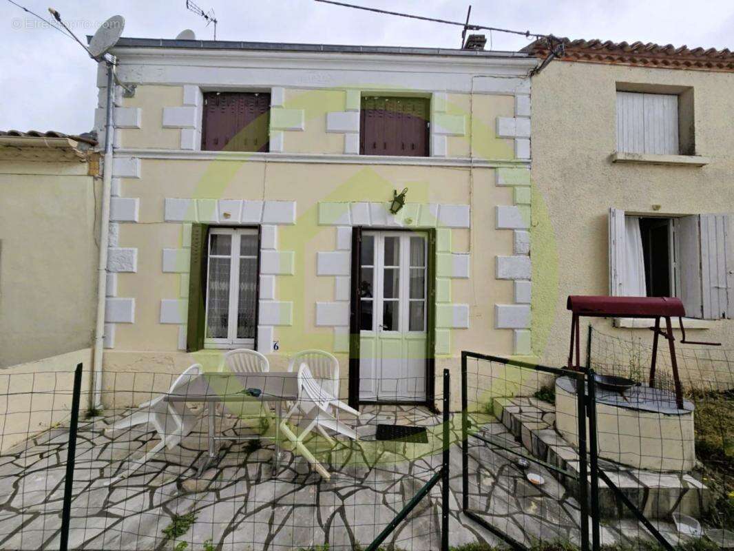 Maison à SAINT-BONNET-SUR-GIRONDE