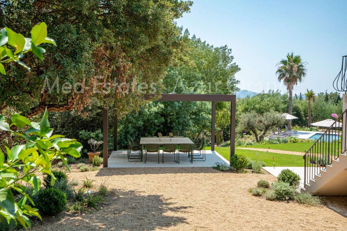 Élégante villa provençale rénovée avec vue mer – Domaine privé à Grimaud - photo 40