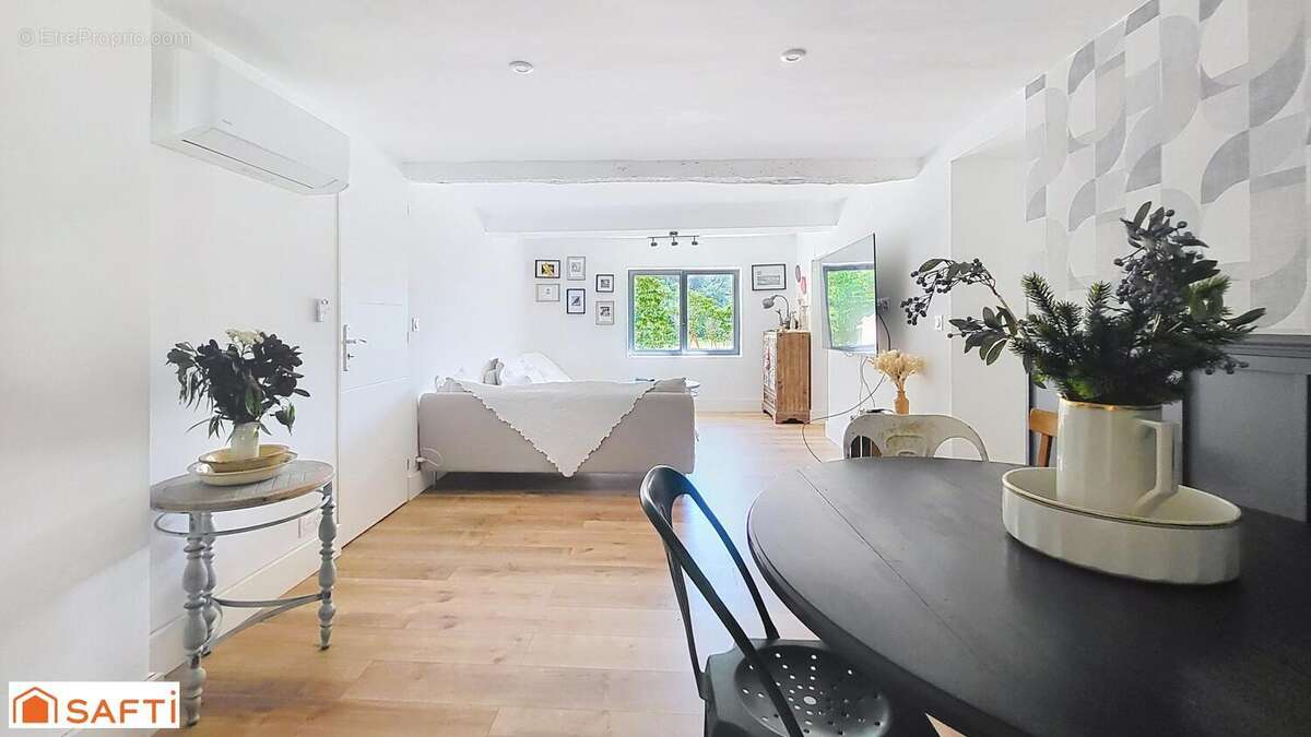 Photo 5 - Maison à LE CASTELLET