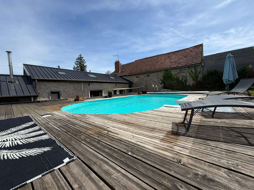 Maison à CREUZIER-LE-NEUF