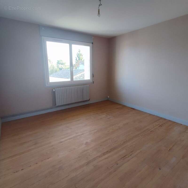 Maison à BRIZAMBOURG