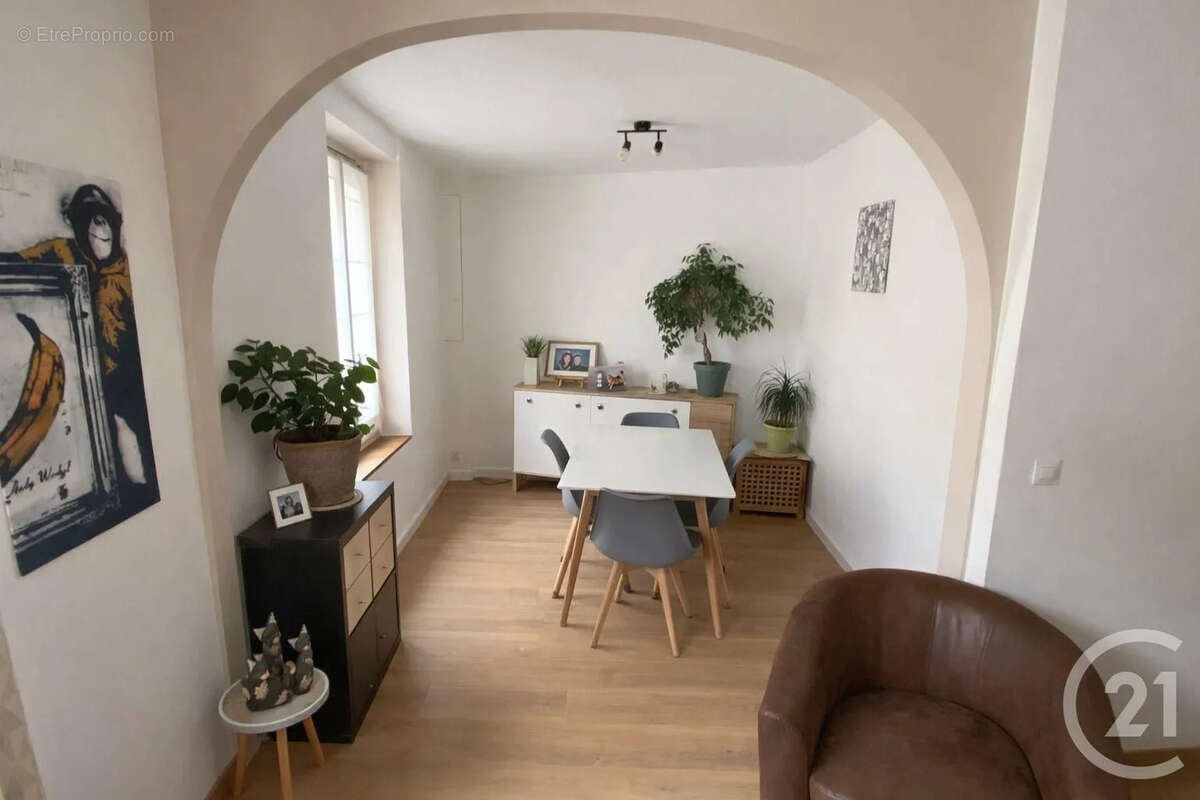 Maison à VER-SUR-LAUNETTE