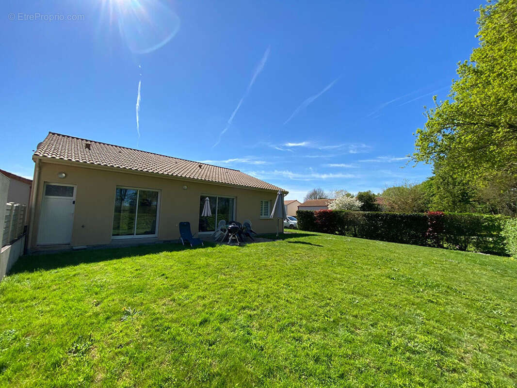 Maison à LE PIN-EN-MAUGES