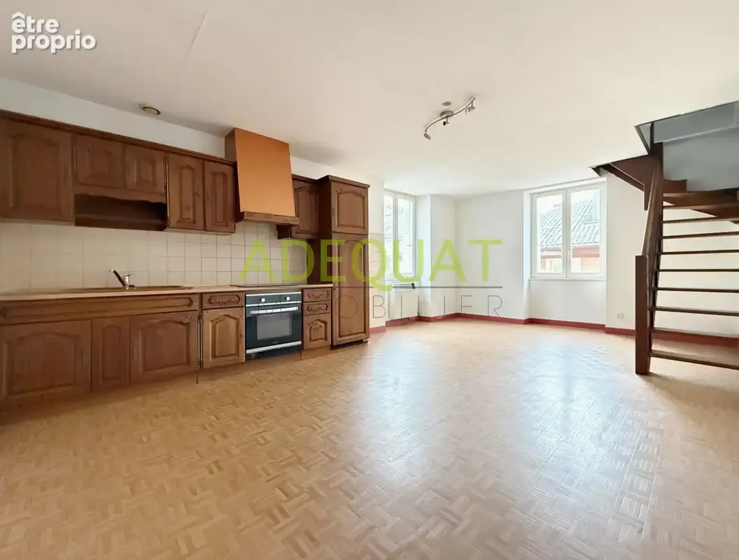 BOURGOIN JALLIEU 'RUE PIETONNE', appartement de type 2 en duplex… - photo 3