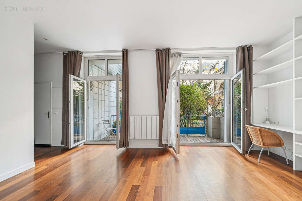 Appartement à PARIS-14E