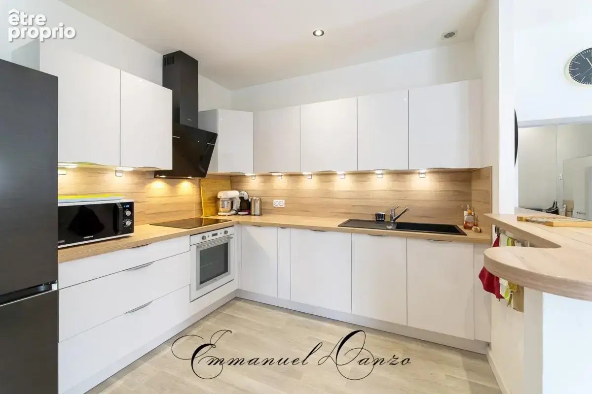 CHAMPIGNEULLES – Appartement 3 pièces rénové de 77 m² – Entrée indépendante – 2 stationnements privatifs - photo 6