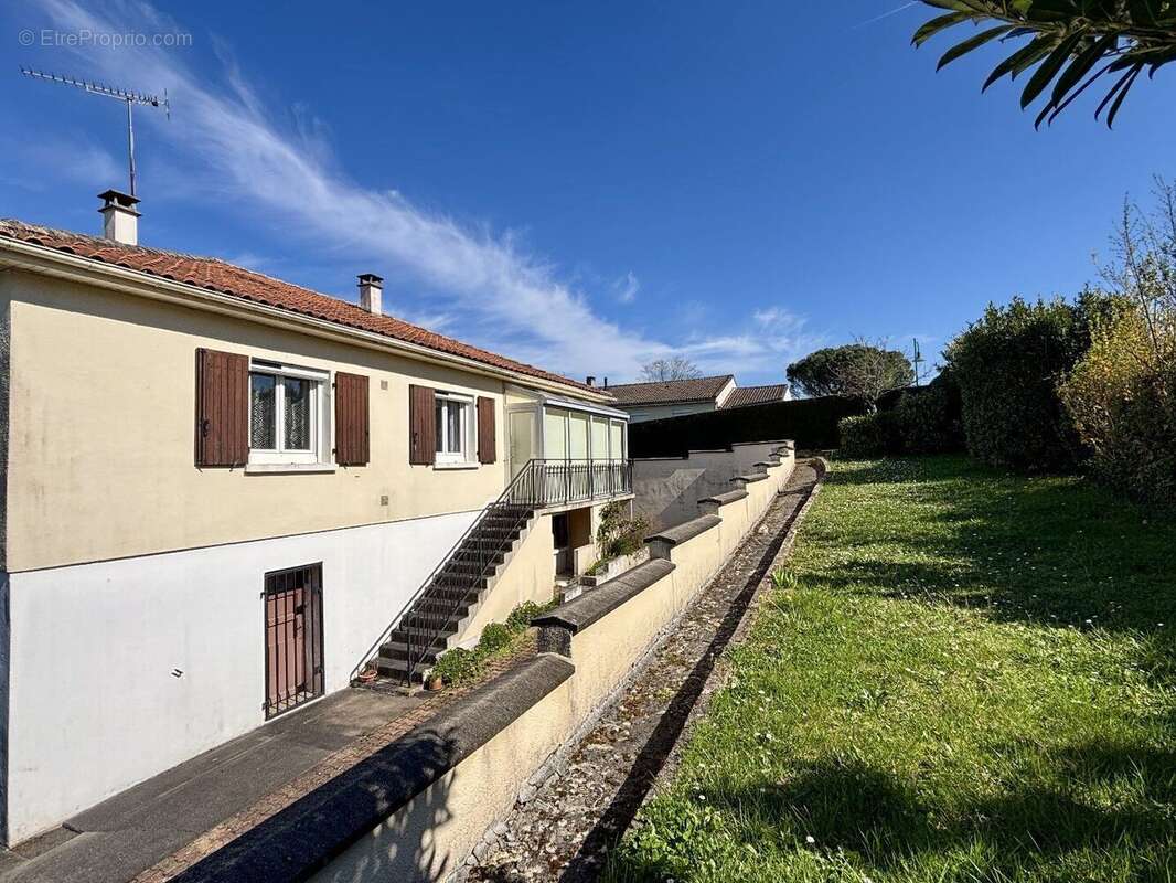 Maison à RUFFEC