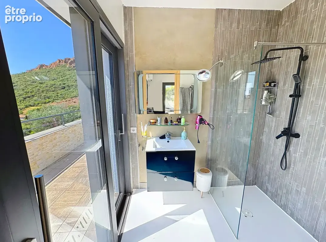 83530  agay -villa contemporaine f6 piscine jacuzzi vue esterel proches des plages - photo 18