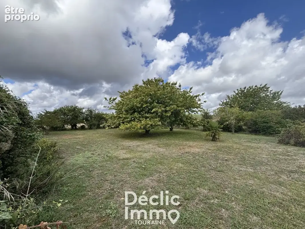 À vendre  Maison familiale de 190 m² avec dépendances  Jaulnay - photo 2