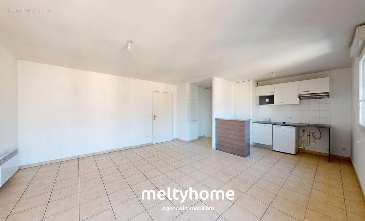 Appartement à LA RIVIERE-SAINT-SAUVEUR