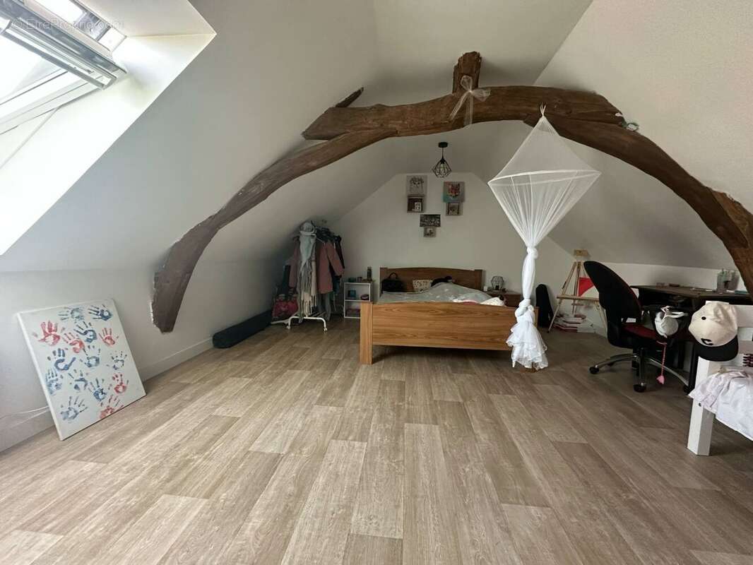 Maison à SAINT-LAMBERT-DU-LATTAY