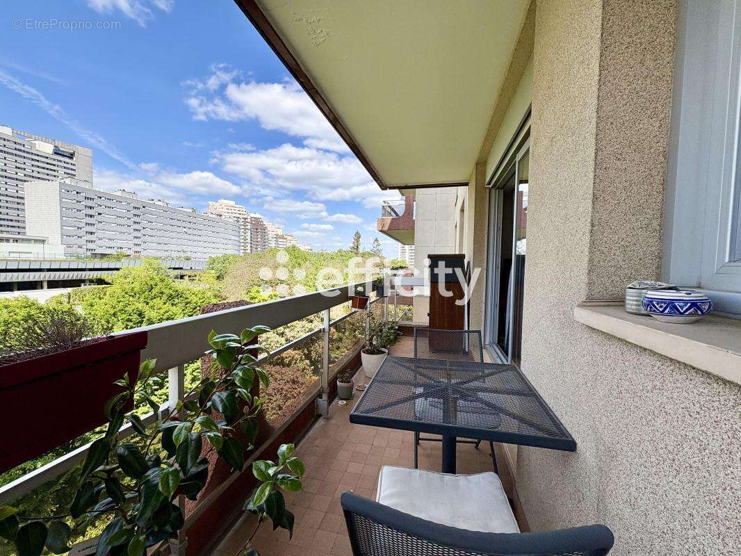 Appartement à COURBEVOIE