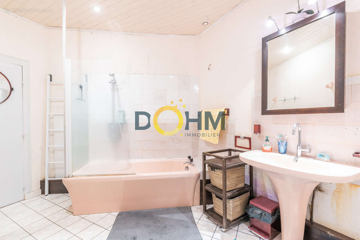 Maison en pierre 215m2 avec dépendances - photo 14