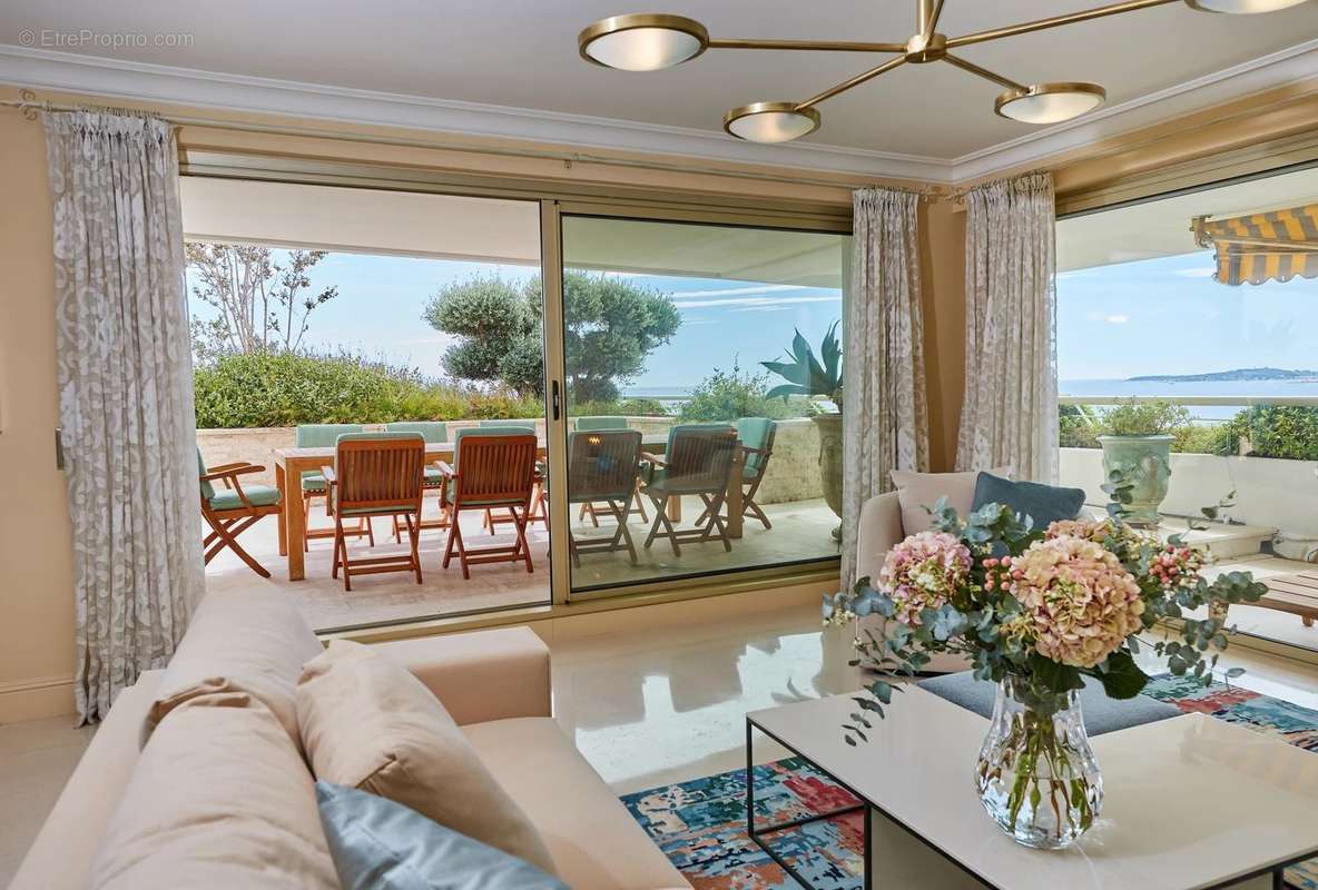 Appartement à VILLENEUVE-LOUBET