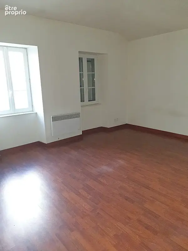 Appartement 60 m² à vendre 3 pièces, 2 parkings, BURIE (17) Exclusivité R. MARTINAUD CAPIFRANCE - photo 2