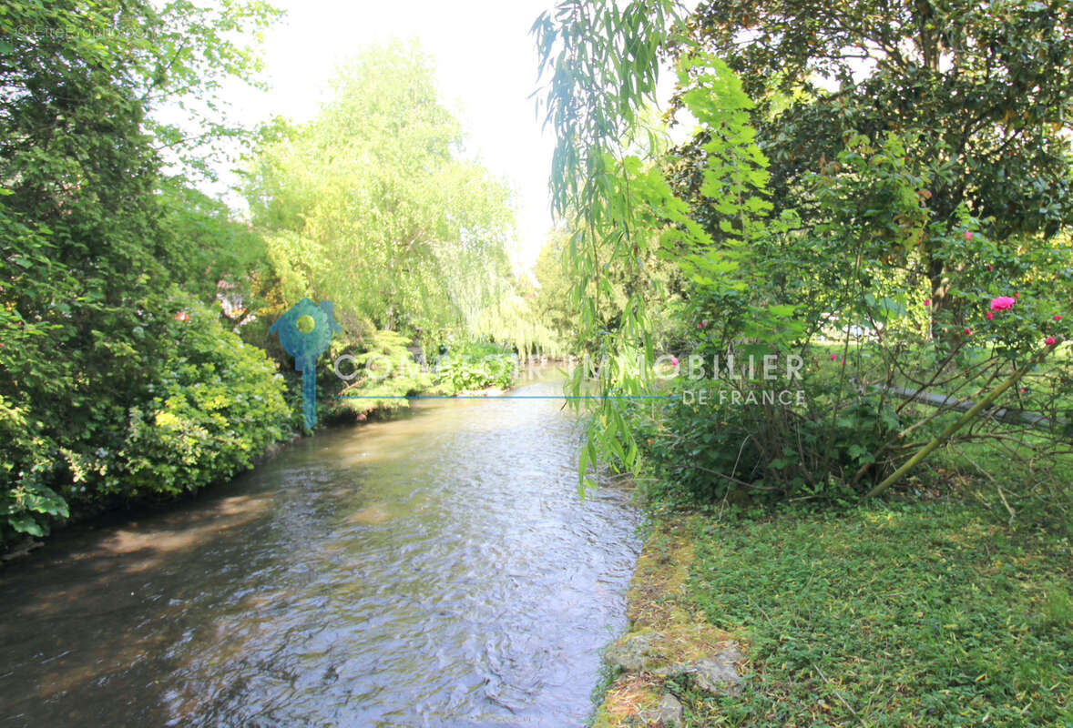 Dpt Eure (27) à vendre maison avec piscine en bordure de rivière sur terrain 3 385 m2 - photo 2