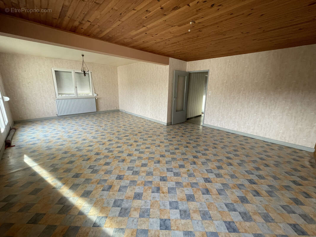 Maison à VELLECHEVREUX-ET-COURBENANS