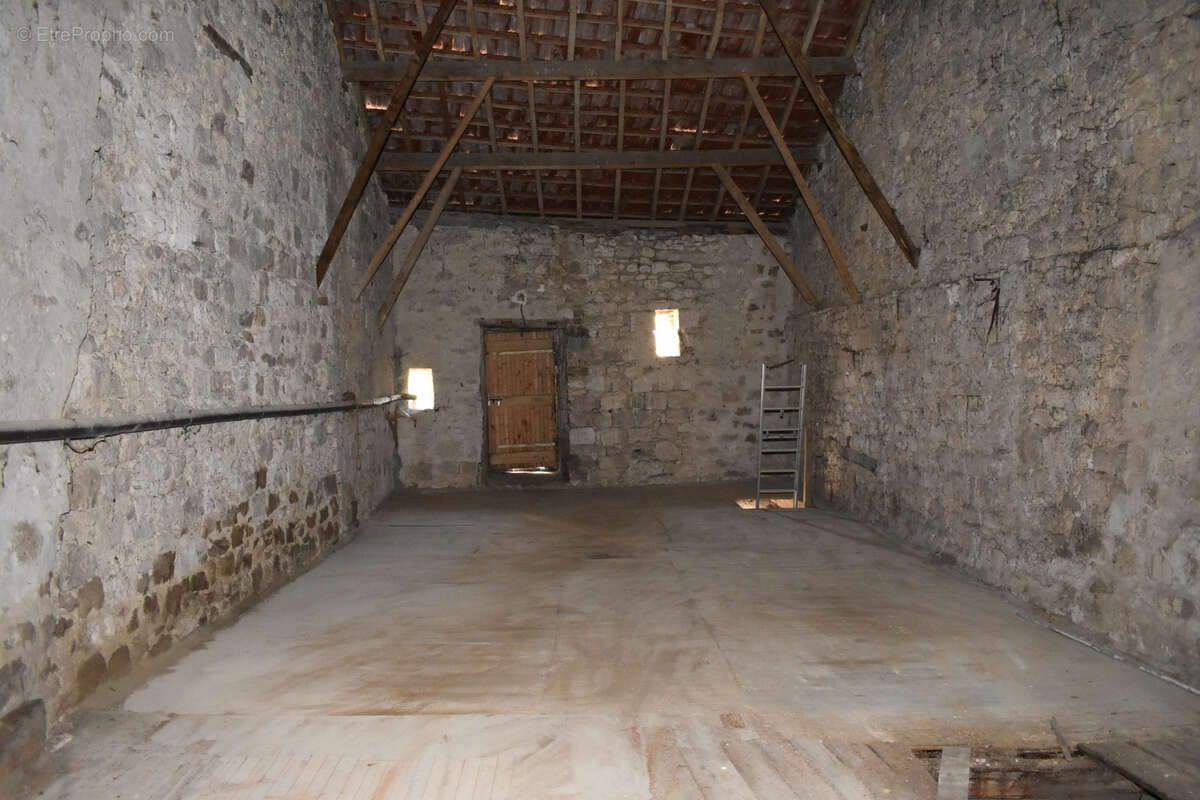 Parking à BAGAT-EN-QUERCY