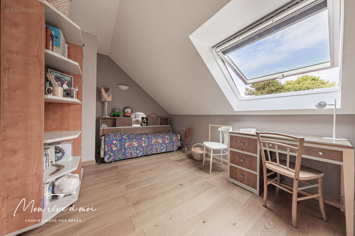 Maison lumineuse, au calme et en parfait état de 173m2, avec jardin, terrasses et parkings - photo 15