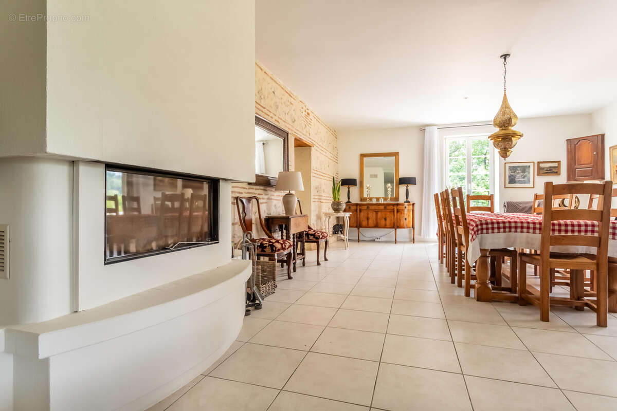 Maison de campagne avec annexes, 3 x piscines et vue - photo 4