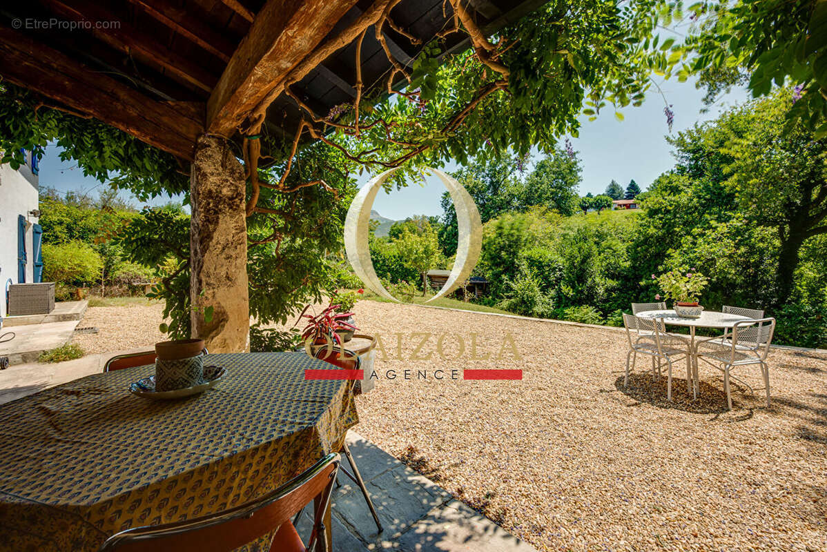 URRUGNE - Maison familiale de caractère avec piscine et vaste terrain Vue Rhune. - photo 7