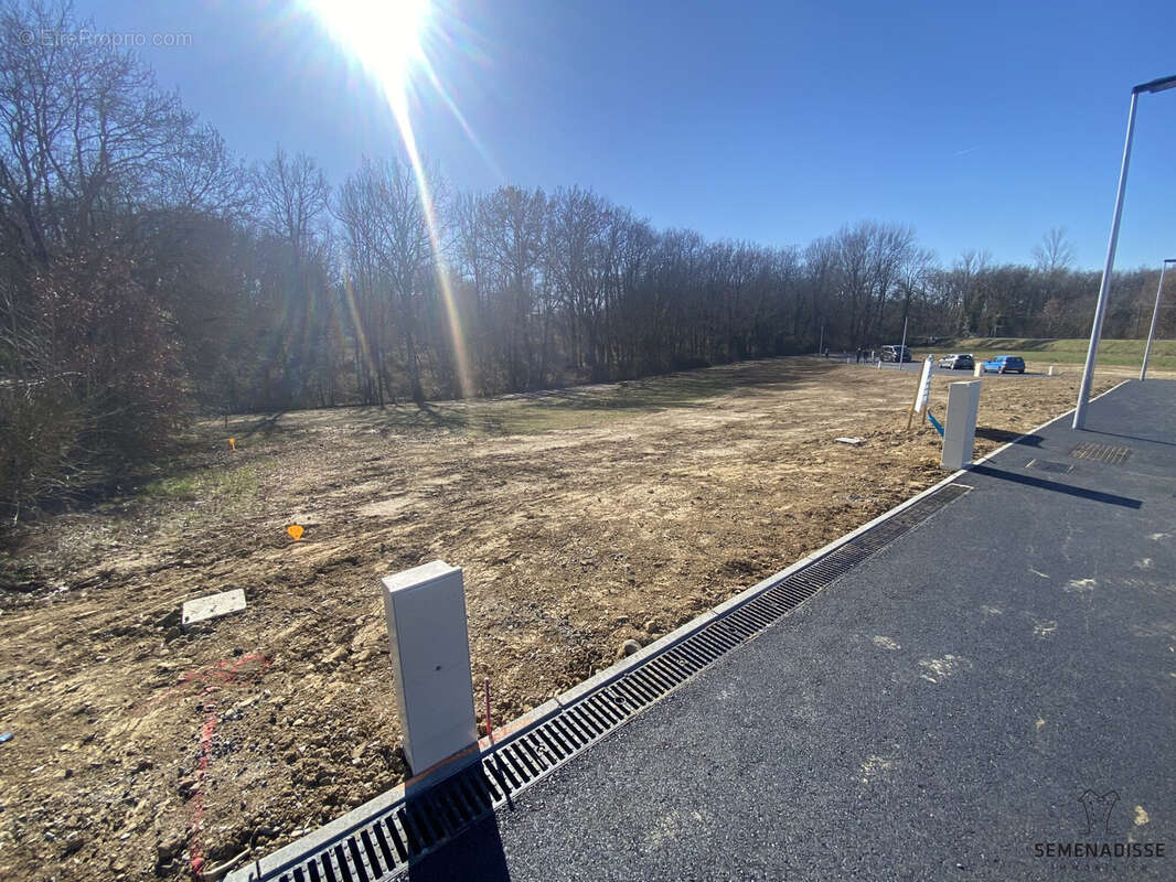 Terrain à SAINT-CLAR-DE-RIVIERE