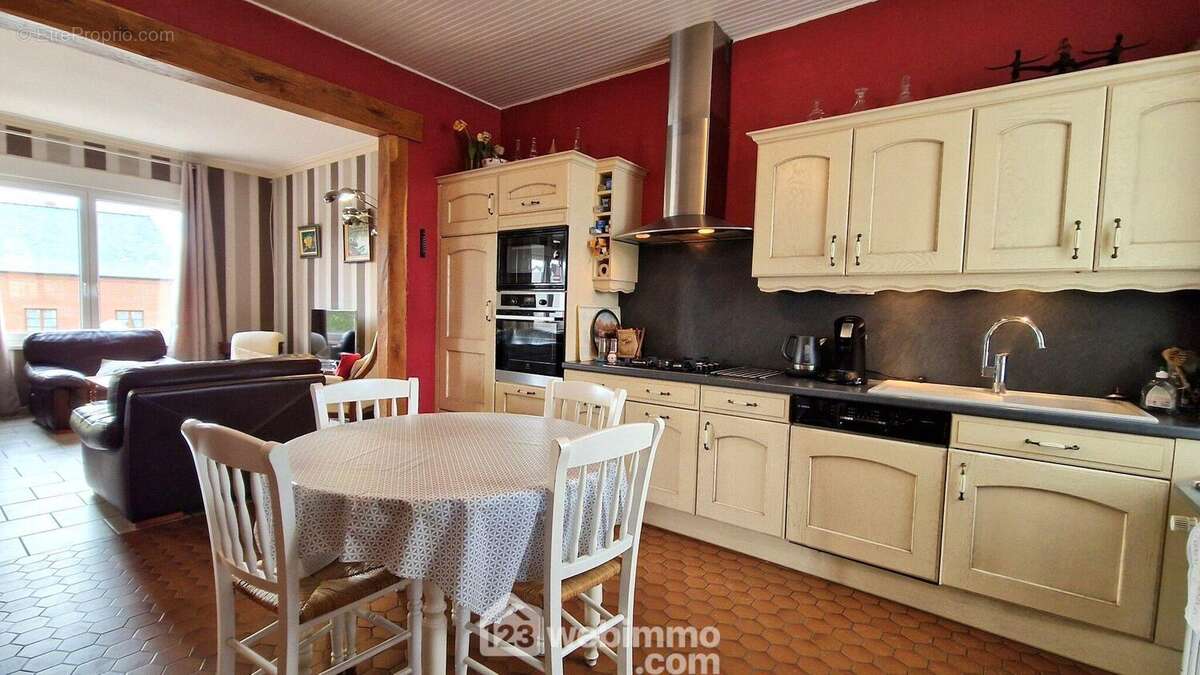 Elle est aménagée et équipée - Maison à LAON