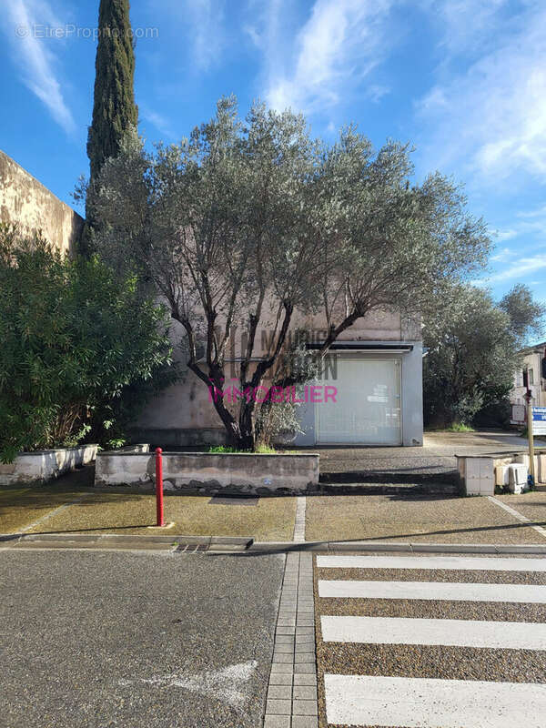 Commerce à JONQUIERES