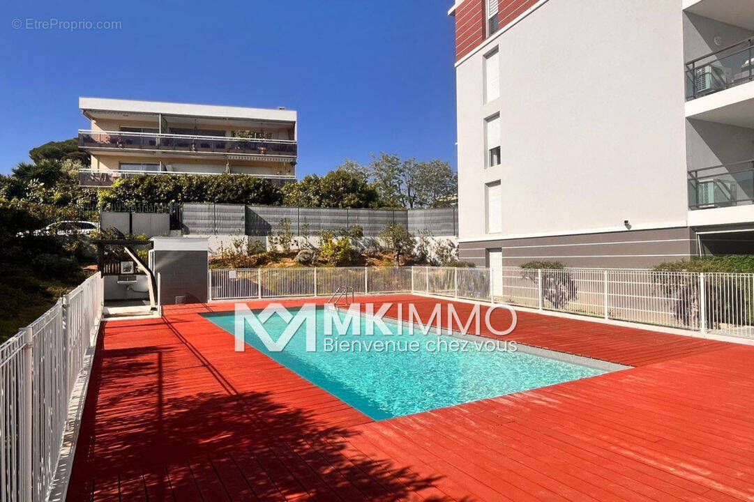 Appartement à SAINT-LAURENT-DU-VAR