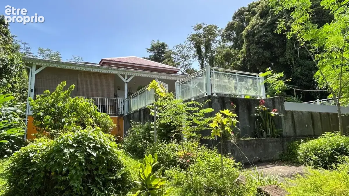À VENDRE   Magnifique Villa F4 avec Piscine à Saint-Claude - photo 3
