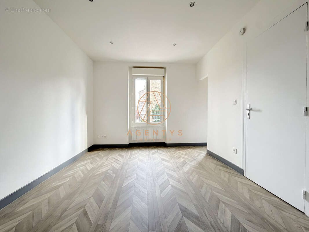 Appartement à SAINT-MAUR-DES-FOSSES