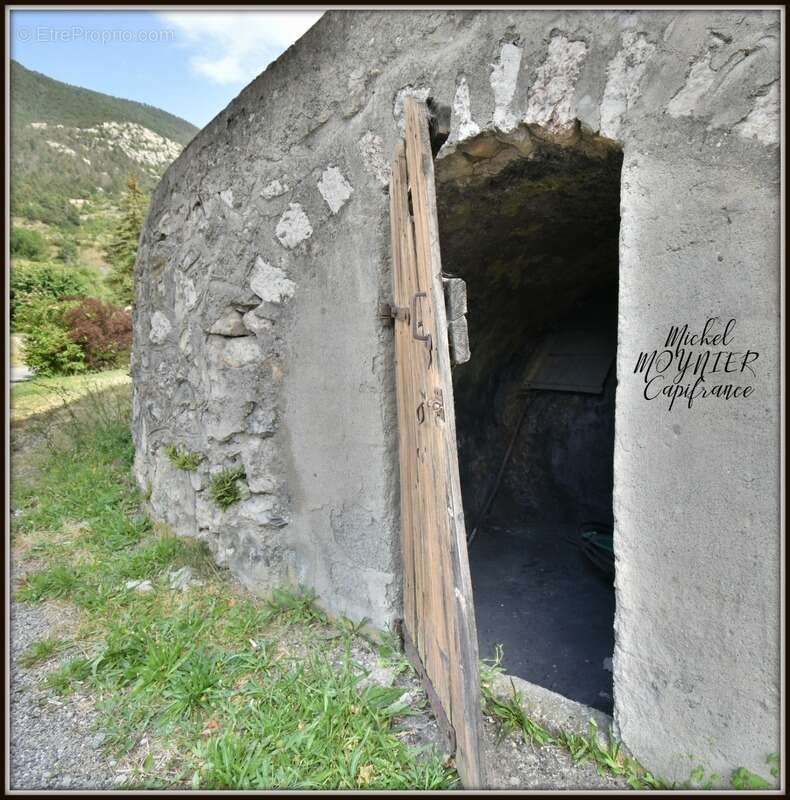 Bâtisse en pierre avec 97 m2 habitables et 600 m2 de potentiel, à LA ROCHE DE RAME (05) - photo 27