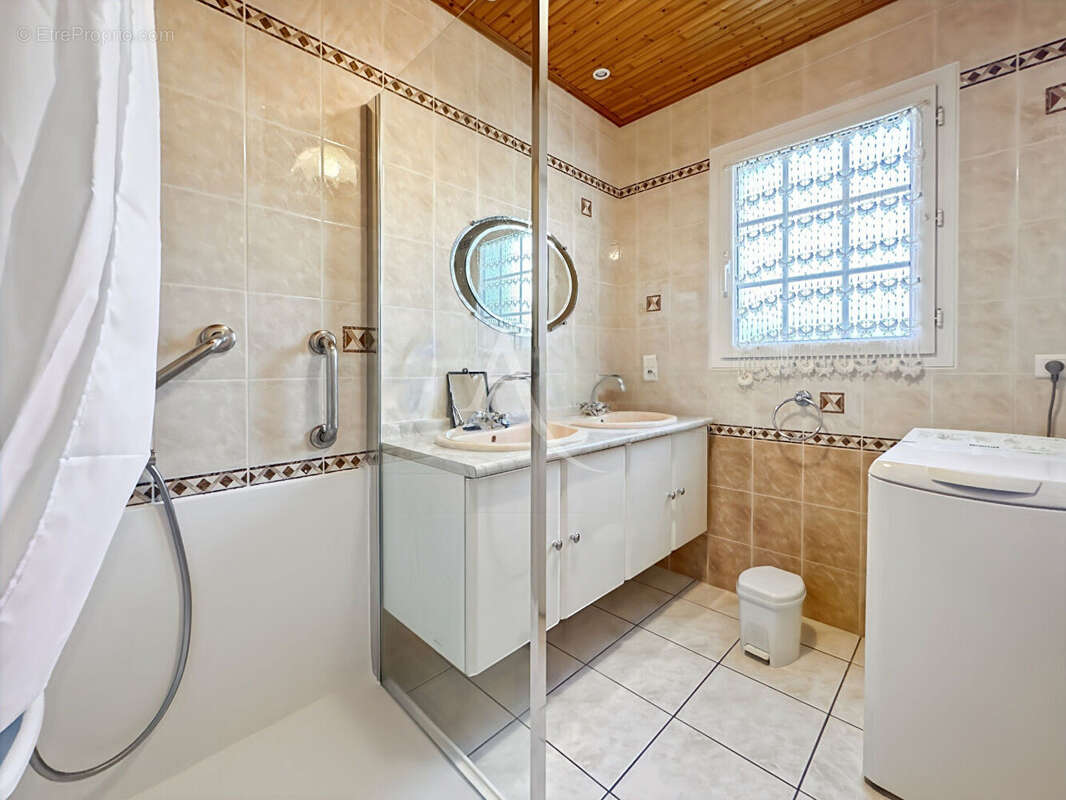 A vendre proche du bourg en impasse - Maison de plain-pied - photo 11