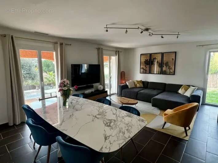 Maison à BORMES-LES-MIMOSAS