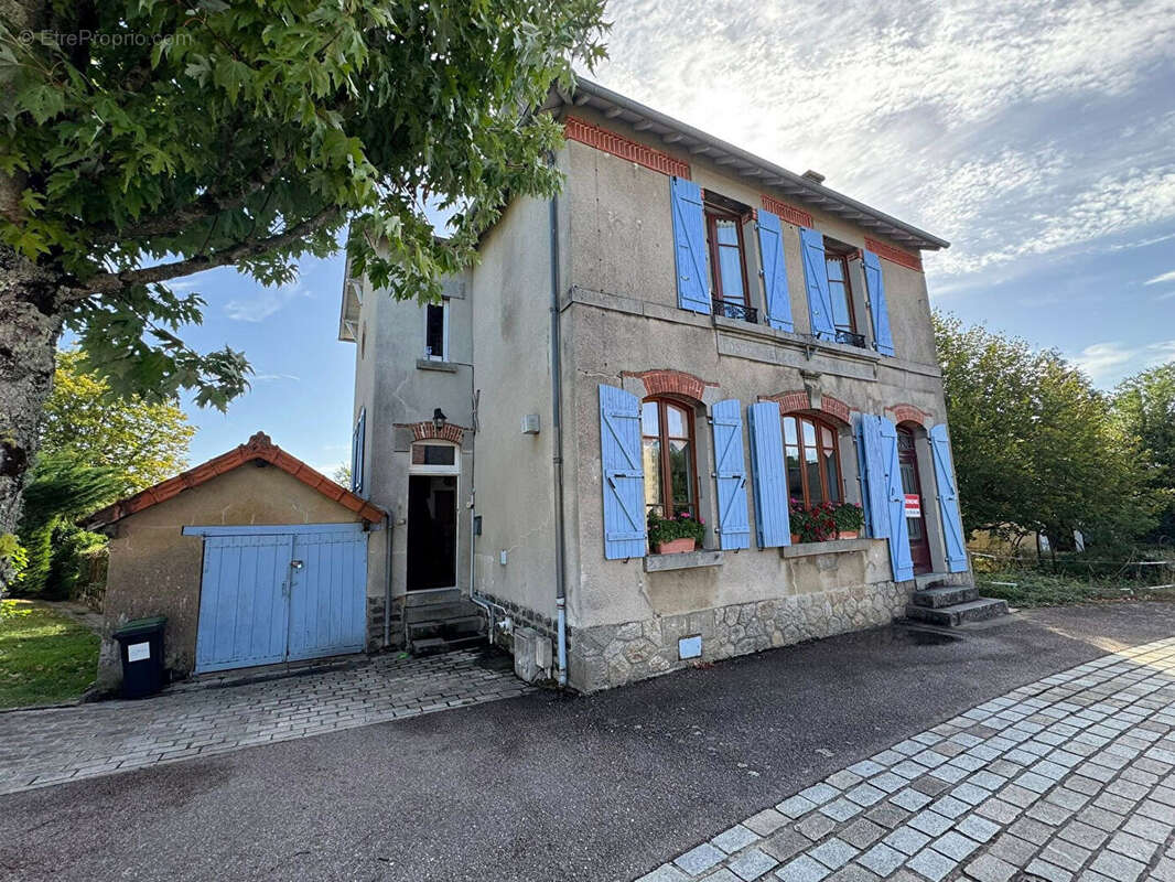 HAUTE VIENNE - Ancien bureau de poste ? Charmante maison familiale de 3 chambres - photo 4