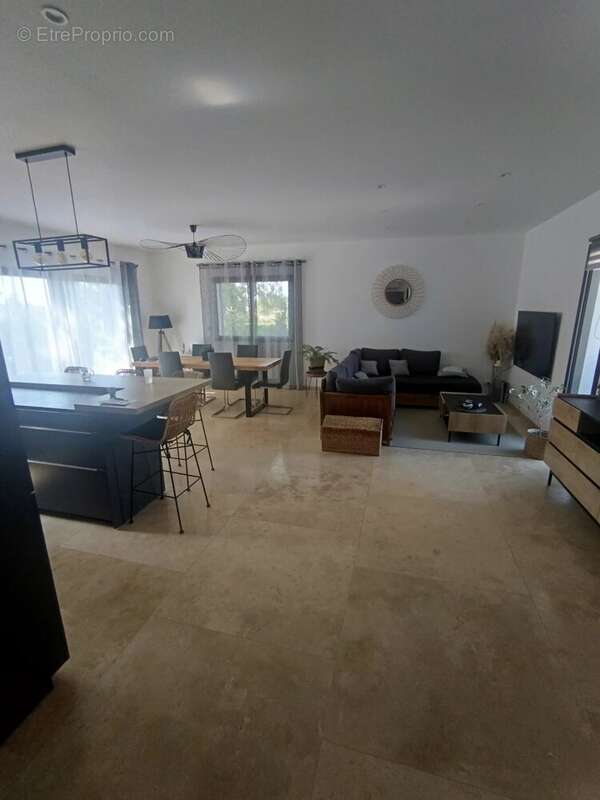 Maison à PELISSANNE