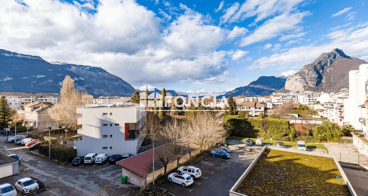 Appartement à FONTAINE