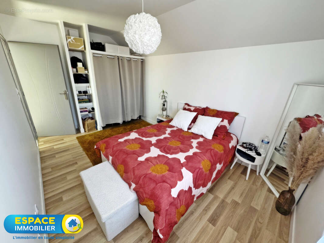 Maison à SAINT-DENIS-DE-L&#039;HOTEL