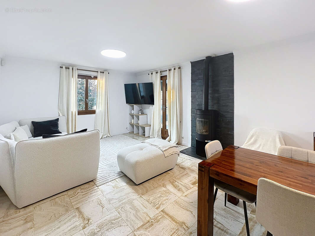 Maison à PARAY-VIEILLE-POSTE