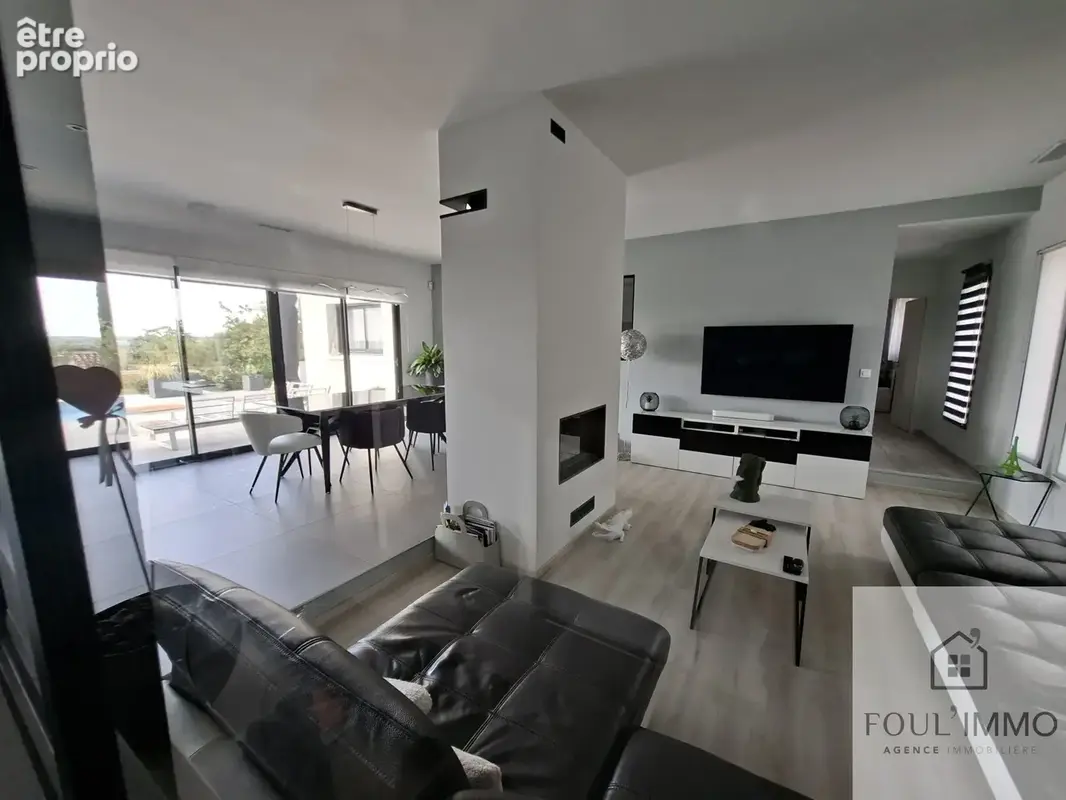 AGEN : Villa 195 m2 contemporaine avec vue dominante, piscine, espaces extérieurs aménagés - photo 3