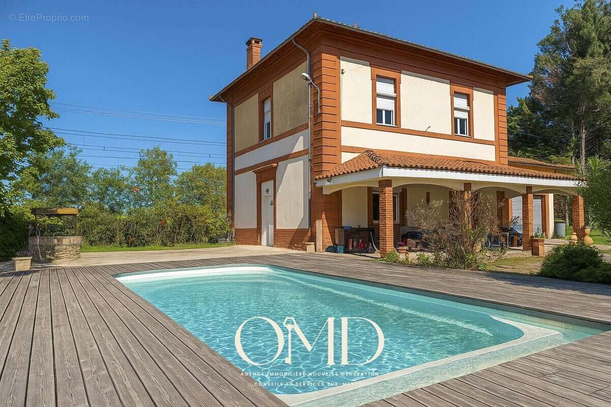 Piscine - Maison à SAINT-JULIEN-SUR-GARONNE