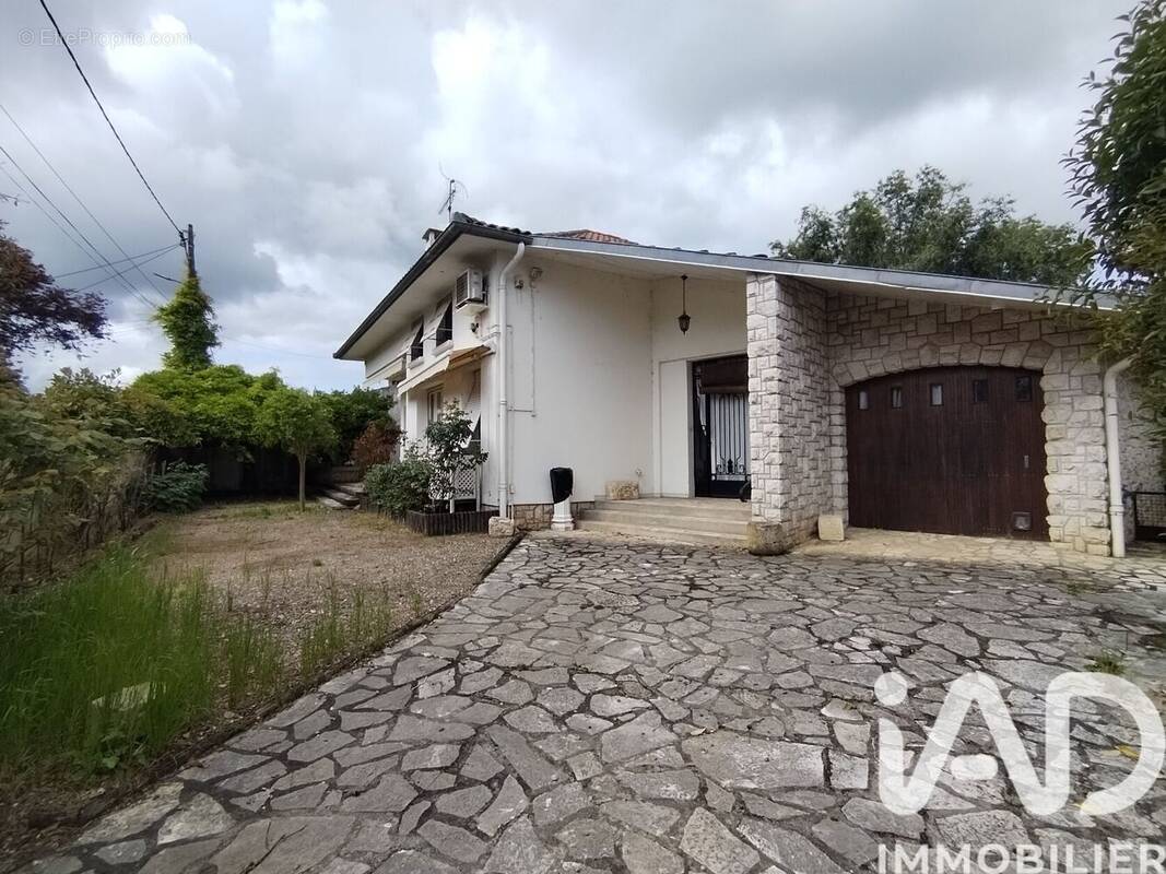 Photo 1 - Maison à VIC-FEZENSAC