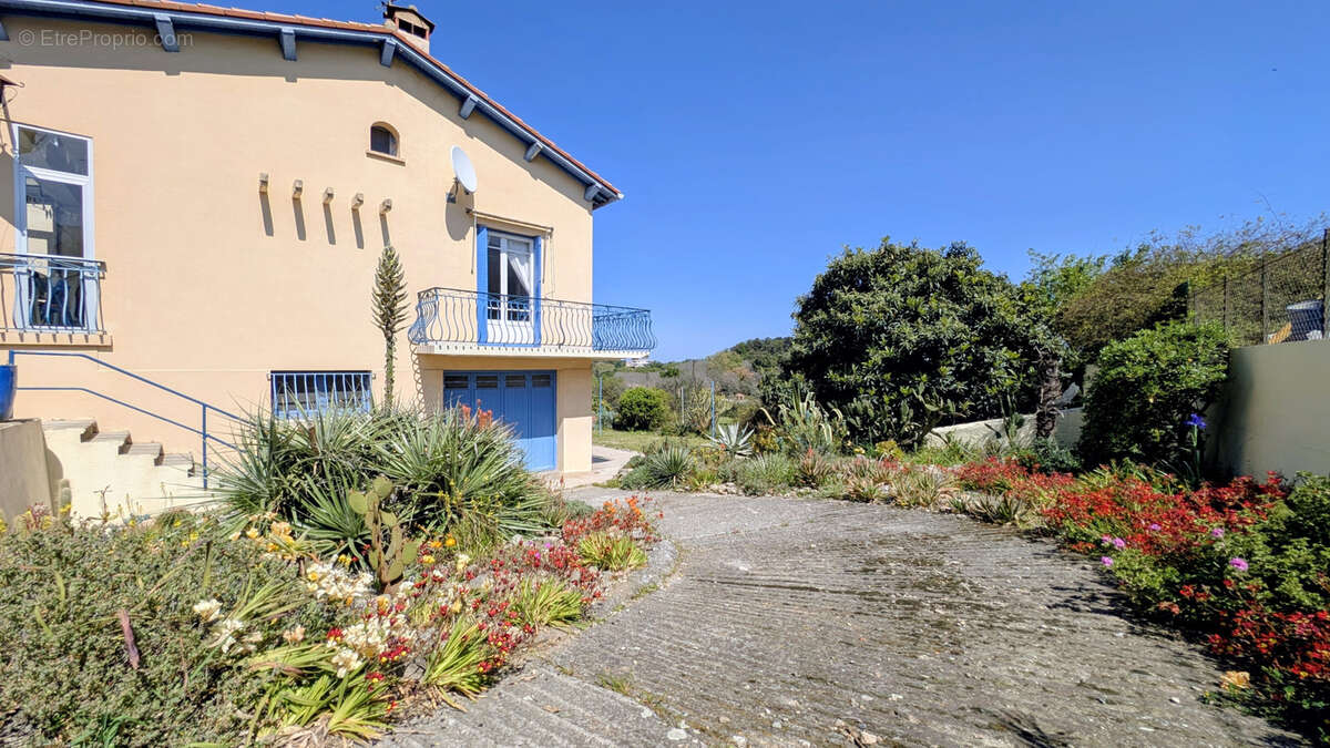 Maison à LAROQUE-DES-ALBERES